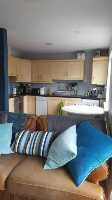 Galway City Lovely 2 Bed Apartment ภายนอก รูปภาพ